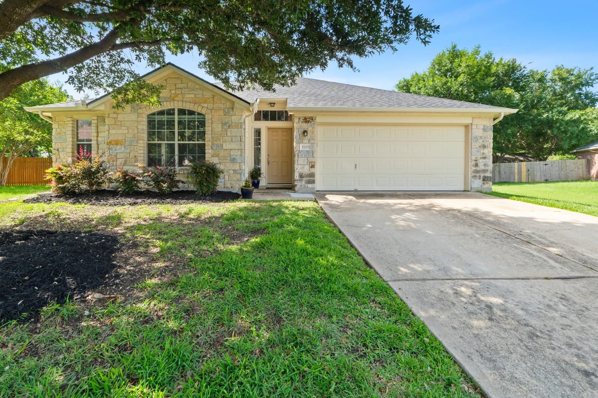 1109 Blackburn PL - front exterior - Luxury home in Chandler Creek Sec 22, Round Rock, TX
