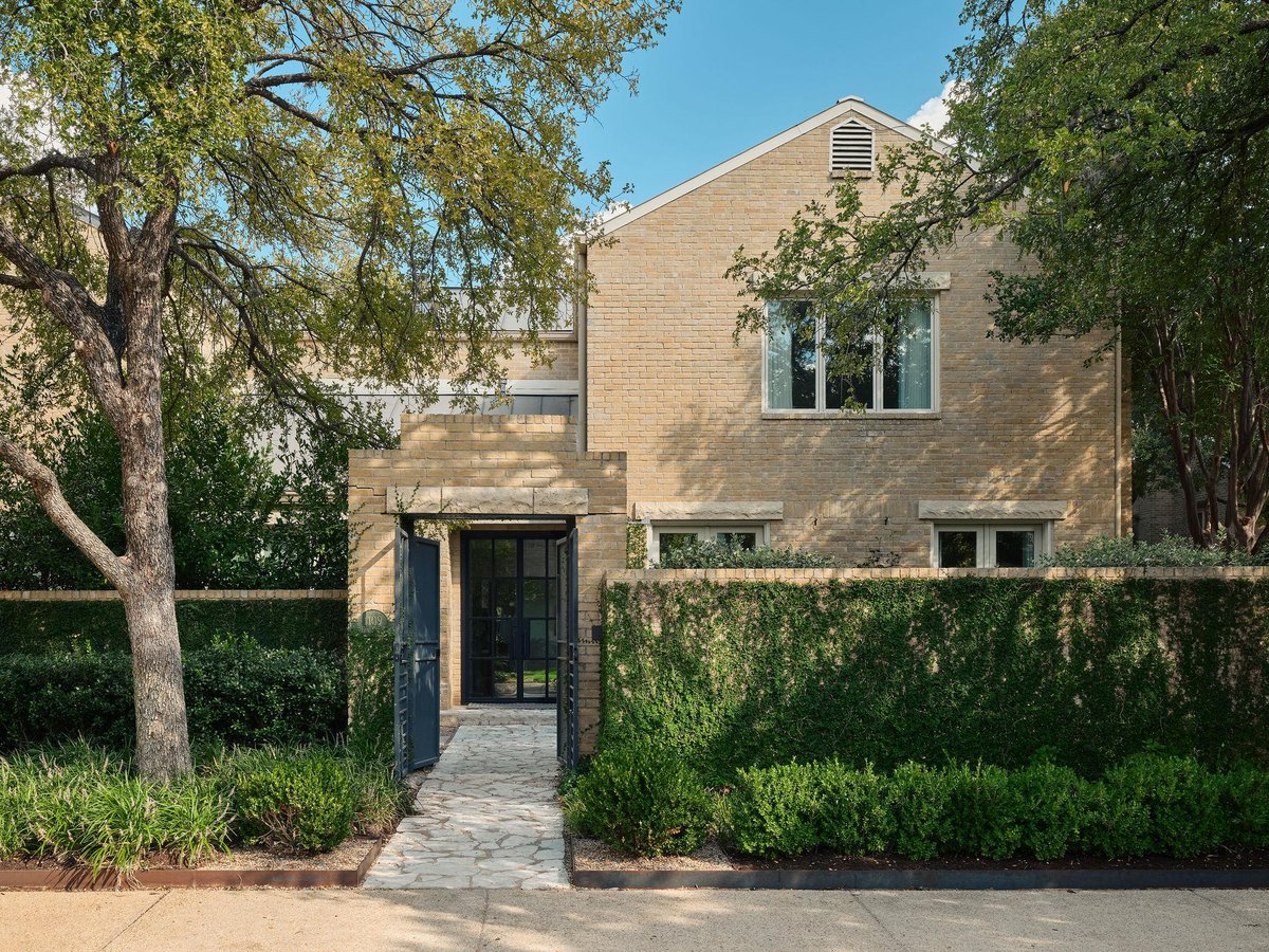 View 1109 Elm ST Unit #D in Elmcourt Condominiums Amended 1109 Elm ST Unit #D - property photo 1 - Luxury home in Elmcourt Condominiums Amended, Austin, TX