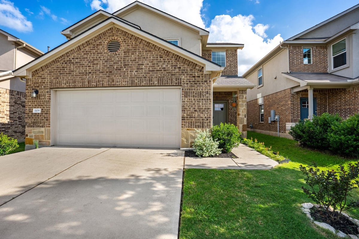 1109 Fairhaven GTWY - front exterior - Luxury home in Kasper Sec 1, Georgetown, TX