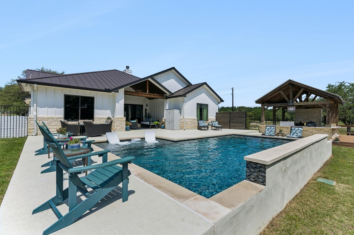 View 111 Craigen Rd in Villa Oaks Sub 111 Craigen Rd - front exterior - Luxury home in Villa Oaks Sub, Liberty Hill, TX