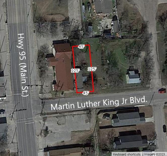 111 E Martin Luther King Jr BLVD - front exterior - Luxury home in Taylor City, Taylor, TX