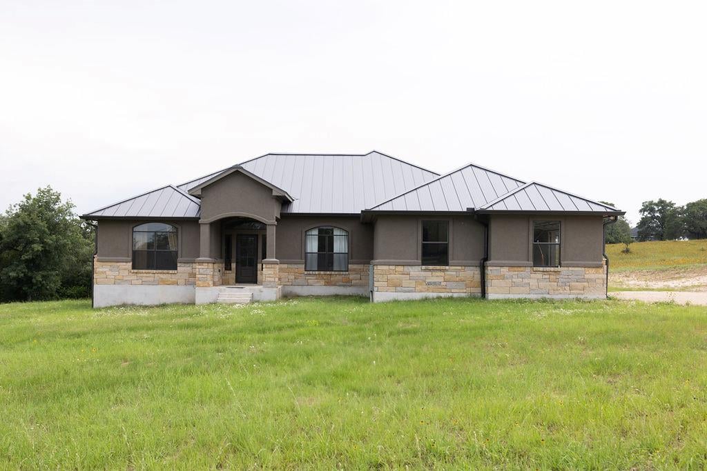 View 111 Powder RDG in Settlement/Fatriot Ranch Un 1 111 Powder RDG - front exterior - Luxury home in Settlement/Fatriot Ranch Un 1, Luling, TX