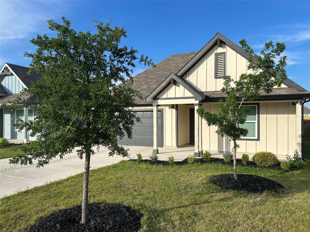View 111 Sweetwater Creek LN in Mustang Creek 111 Sweetwater Creek LN - property photo 1 - Luxury home in Mustang Creek, Hutto, TX