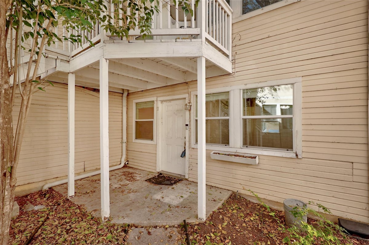 Primary bedroom at 1110 W 22nd St Unit #2 - 1 bed 1 bath home
