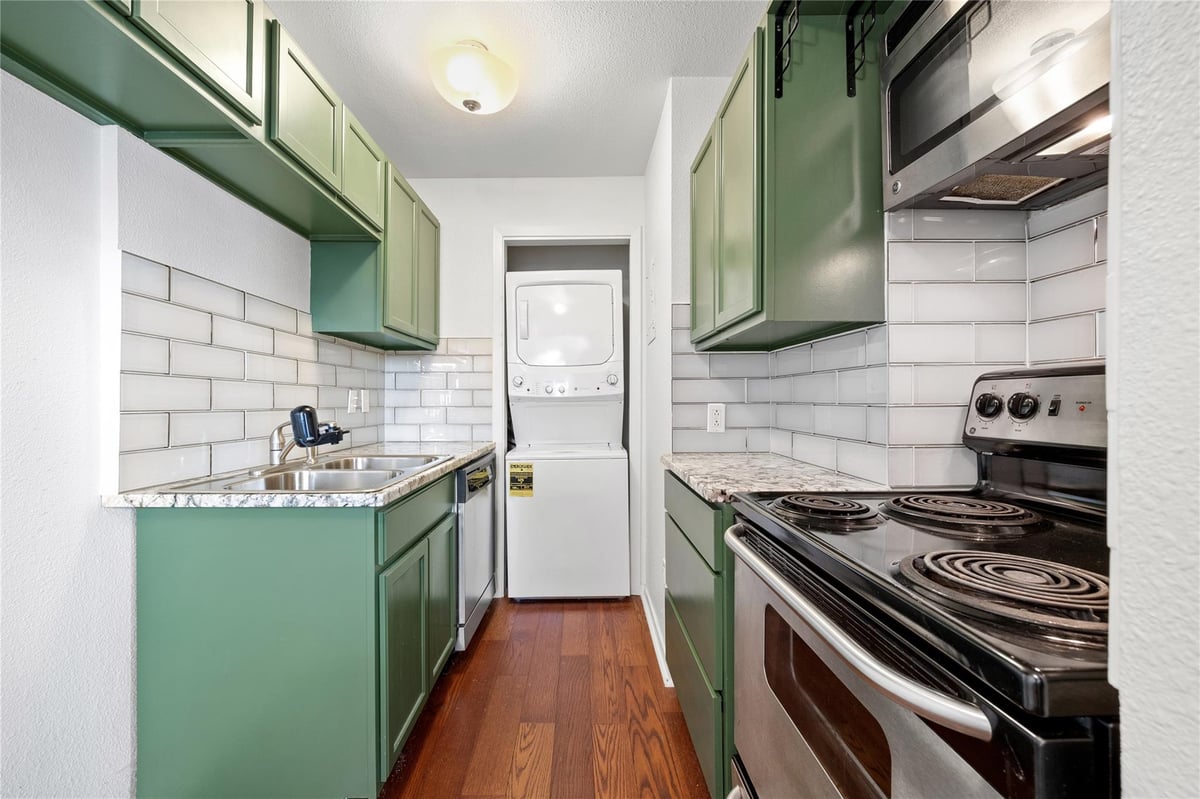 Bathroom at 1110 W 22nd St Unit #2 - 1 bed 1 bath home