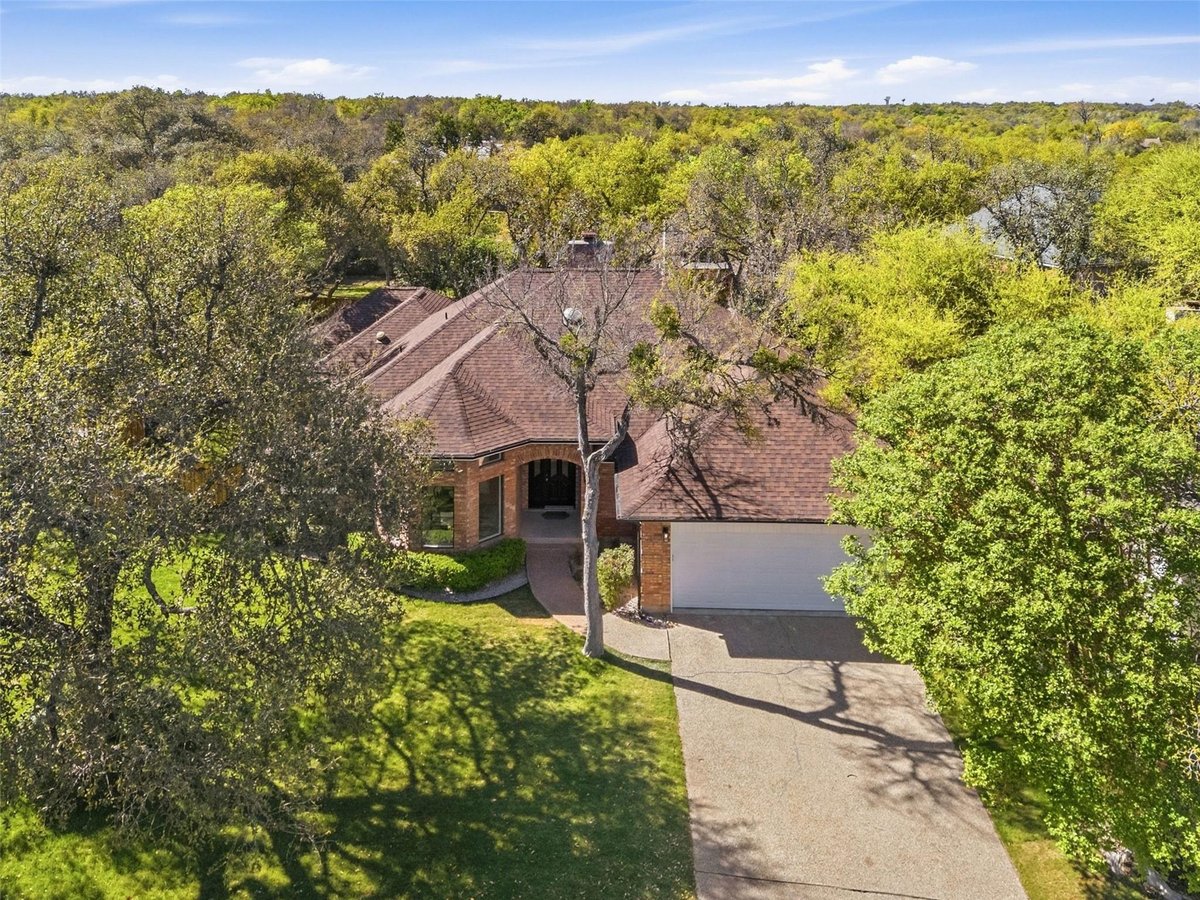 View 11100 Wintergreen HL in Spicewood Estates Sec 02 11100 Wintergreen HL - front exterior - Luxury home in Spicewood Estates Sec 02, Austin, TX