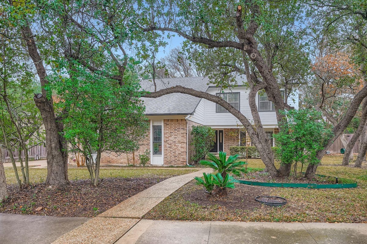 View 11101 Country KNLS in Spicewood Estates Sec 01 11101 Country KNLS - property photo 1 - Luxury home in Spicewood Estates Sec 01, Austin, TX
