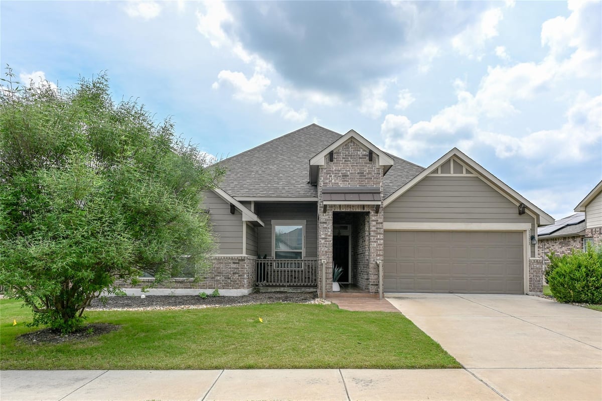 1111 Halekala Trl - front exterior - Luxury home in HIGHLAND PARK PHS D SEC 4, Pflugerville, TX
