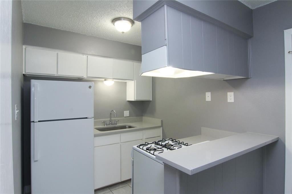 View 1111 W 10th ST Unit #102 in Old Castle Hill Condo Amd 1111 W 10th ST Unit #102 - front exterior - Luxury home in Old Castle Hill Condo Amd, Austin, TX