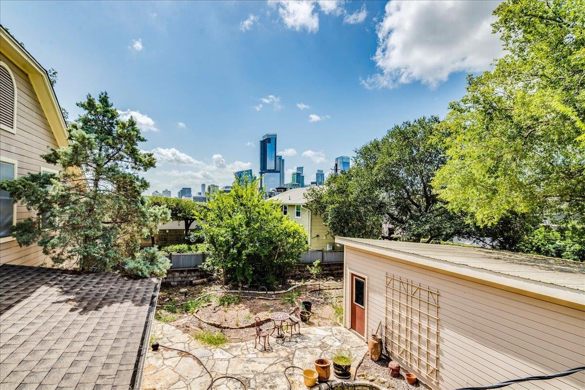 View 1111 W 10th ST Unit #104 in Old Castle Hill Condo Amd 1111 W 10th ST Unit #104 - front exterior - Luxury home in Old Castle Hill Condo Amd, Austin, TX