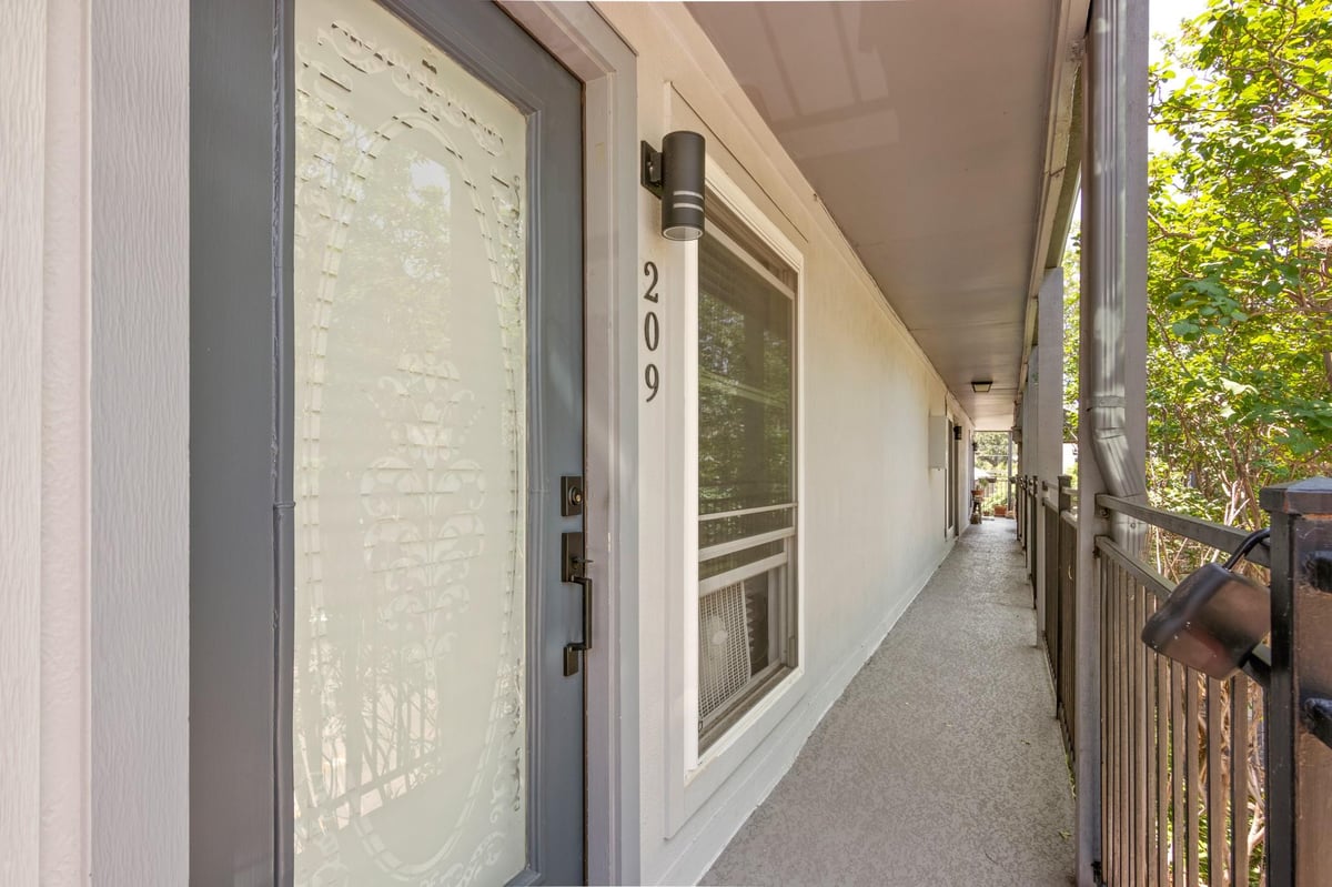 View 1111 W 10th ST Unit #209 in Old Castle Hill Condo Amd 1111 W 10th ST Unit #209 - property photo 1 - Luxury home in Old Castle Hill Condo Amd, Austin, TX