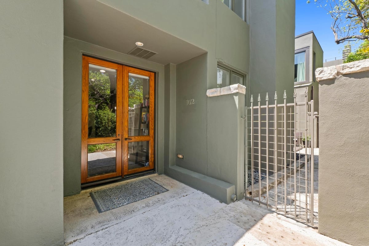 Living area at 1111 W 12th St Unit #102 - 1 bed 1 bath home