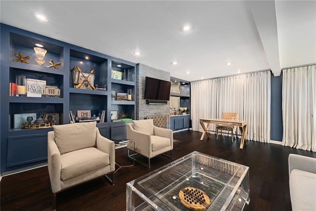 View 1111 W 12th ST Unit #105 in Condominium De Saligny Amd 1111 W 12th ST Unit #105 - property photo 1 - Luxury home in Condominium De Saligny Amd, Austin, TX