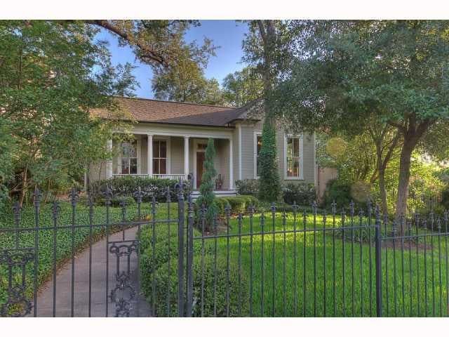 View 1111 W 9th St in Raymond 1111 W 9th St - front exterior - Luxury home in Raymond, Austin, TX