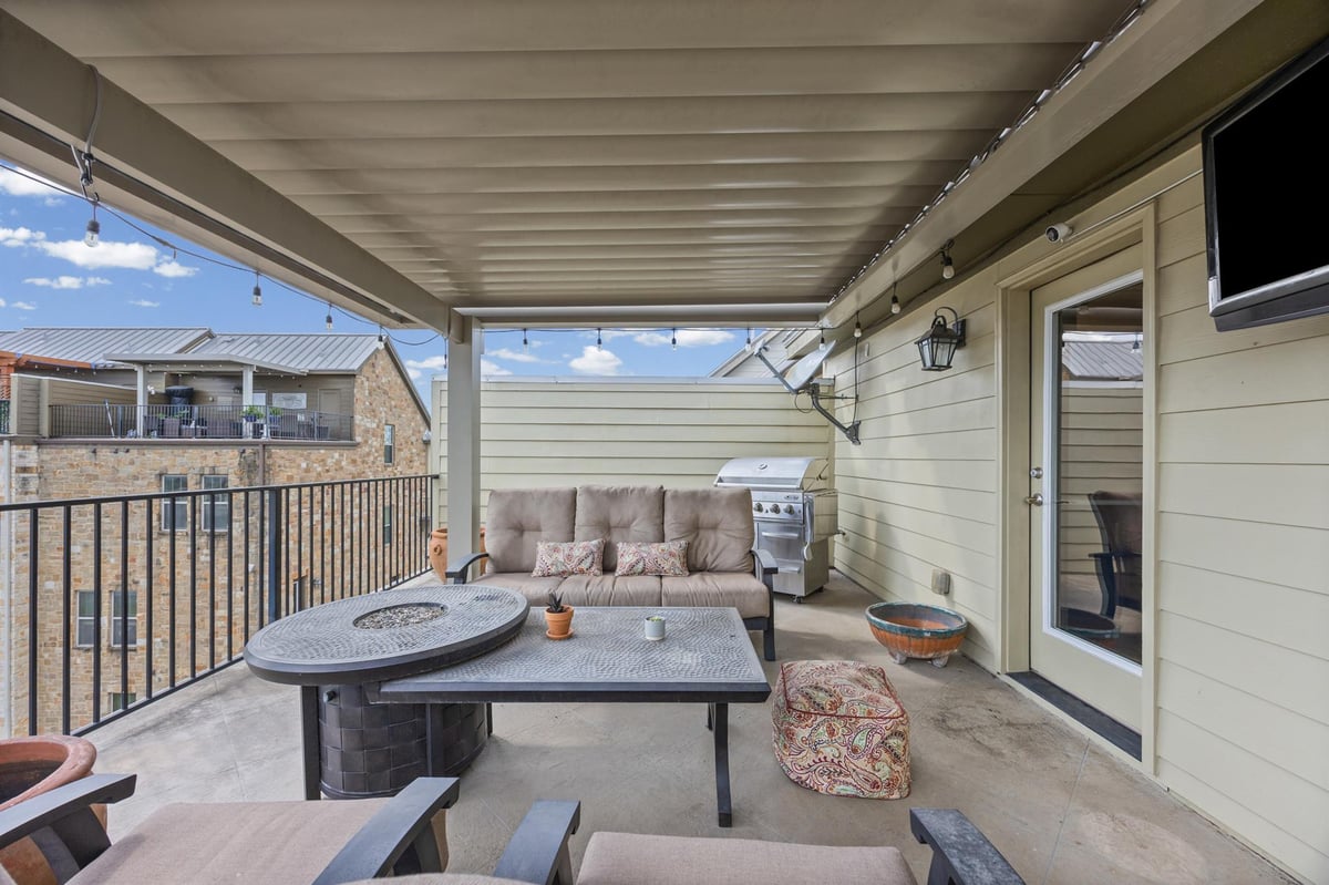 Primary bedroom at 1112 Highknoll Ln - 3 bed 3 bath home