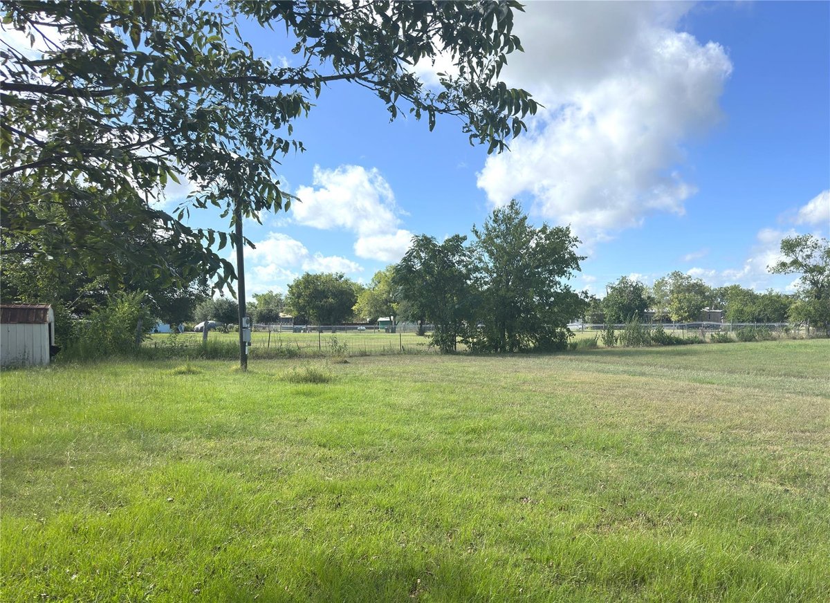 View 1112 Old Nails Creek Rd in A267 1112 Old Nails Creek Rd - front exterior - Luxury lot in A267, Giddings, TX