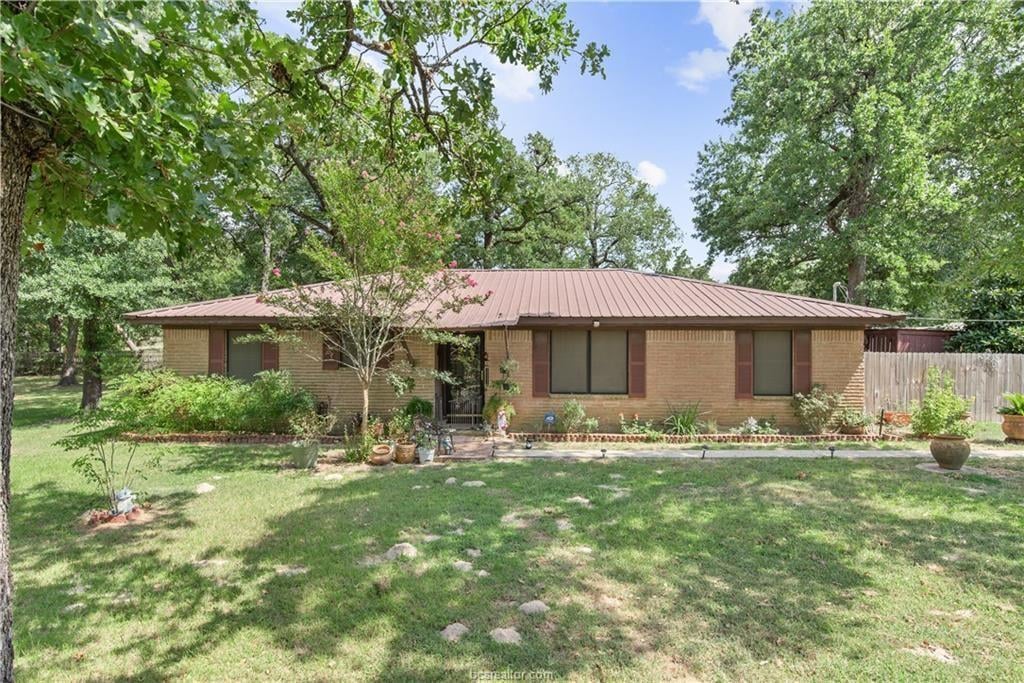 View 11121 Spring Oaks DR in Hearne 11121 Spring Oaks DR, photo 1, Hearne, Hearne, TX
