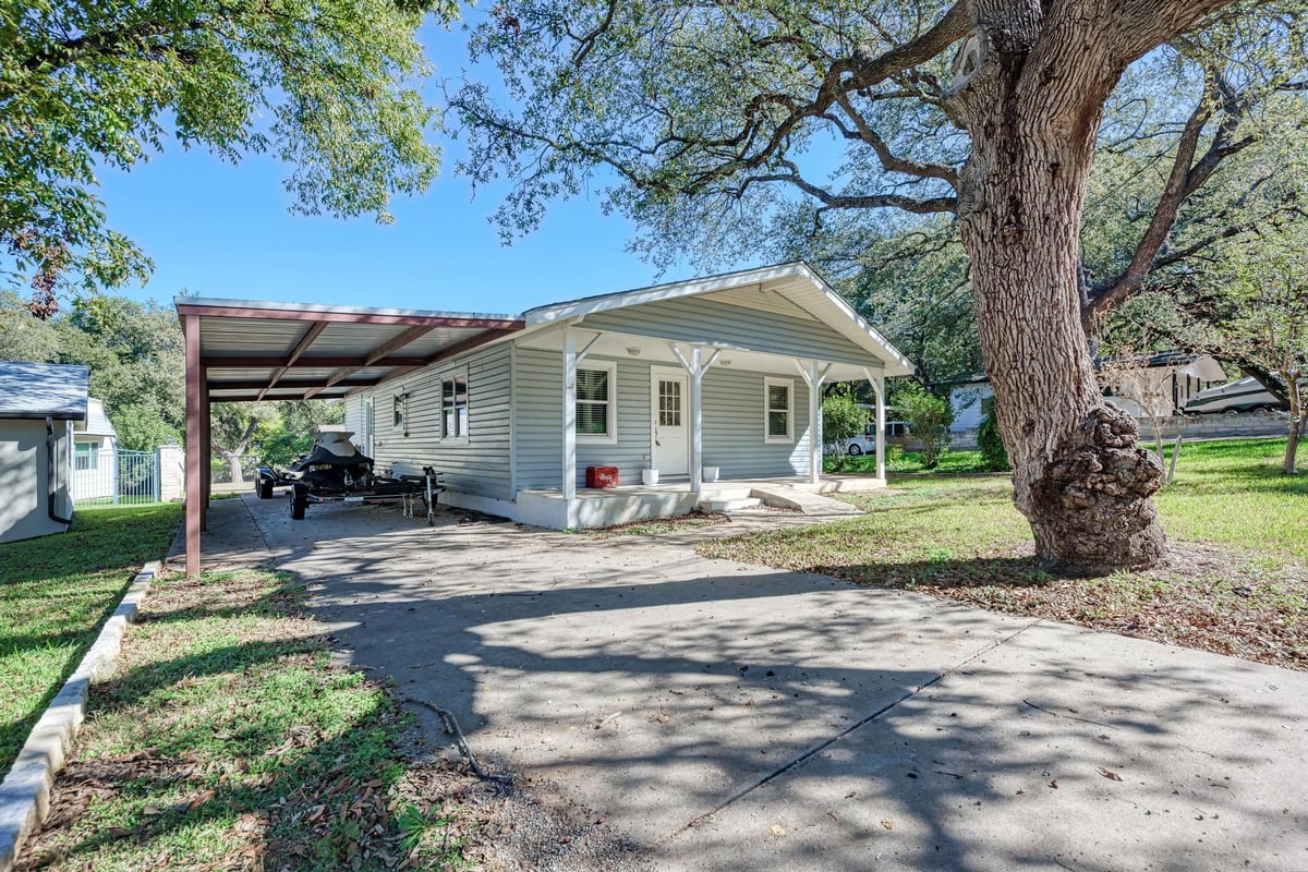 Living area at 1113 County Road 132B - 2 bed 2 bath home