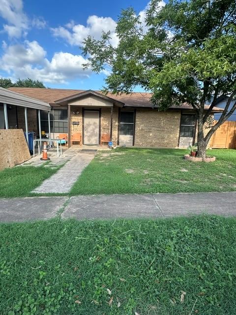 View 1113 Lawson LN in Rosewood Village 1113 Lawson LN - front exterior - Luxury home in Rosewood Village, Austin, TX