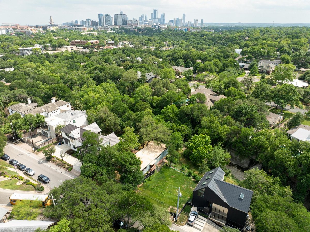 View 1113 W 31 St in Brown M L Add 1113 W 31 St - front exterior - Luxury lot in Brown M L Add, Austin, TX
