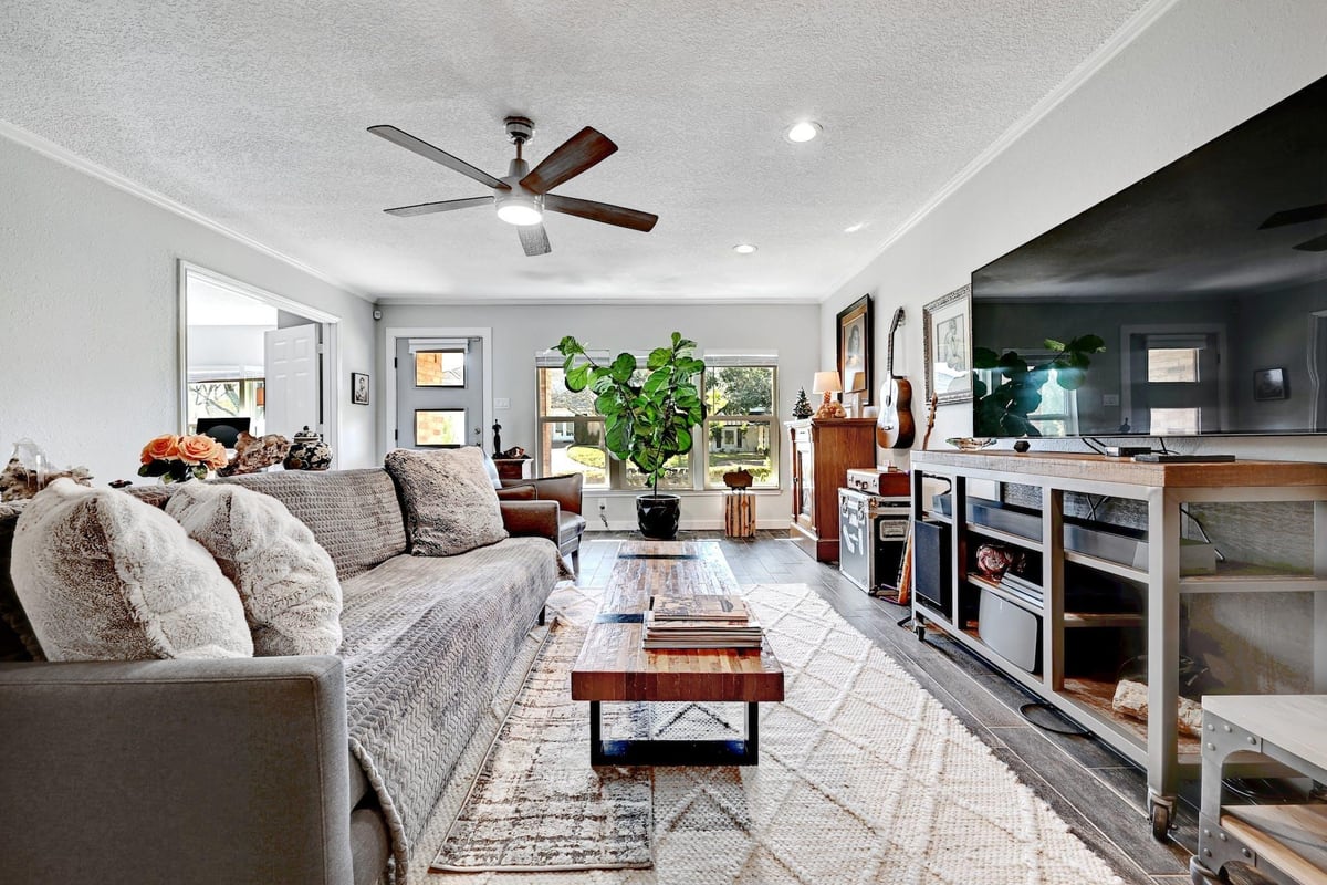 View 11133 Pinehurst DR Unit #C in Onion Creek 11133 Pinehurst DR Unit #C - front exterior - Luxury home in Onion Creek, Austin, TX