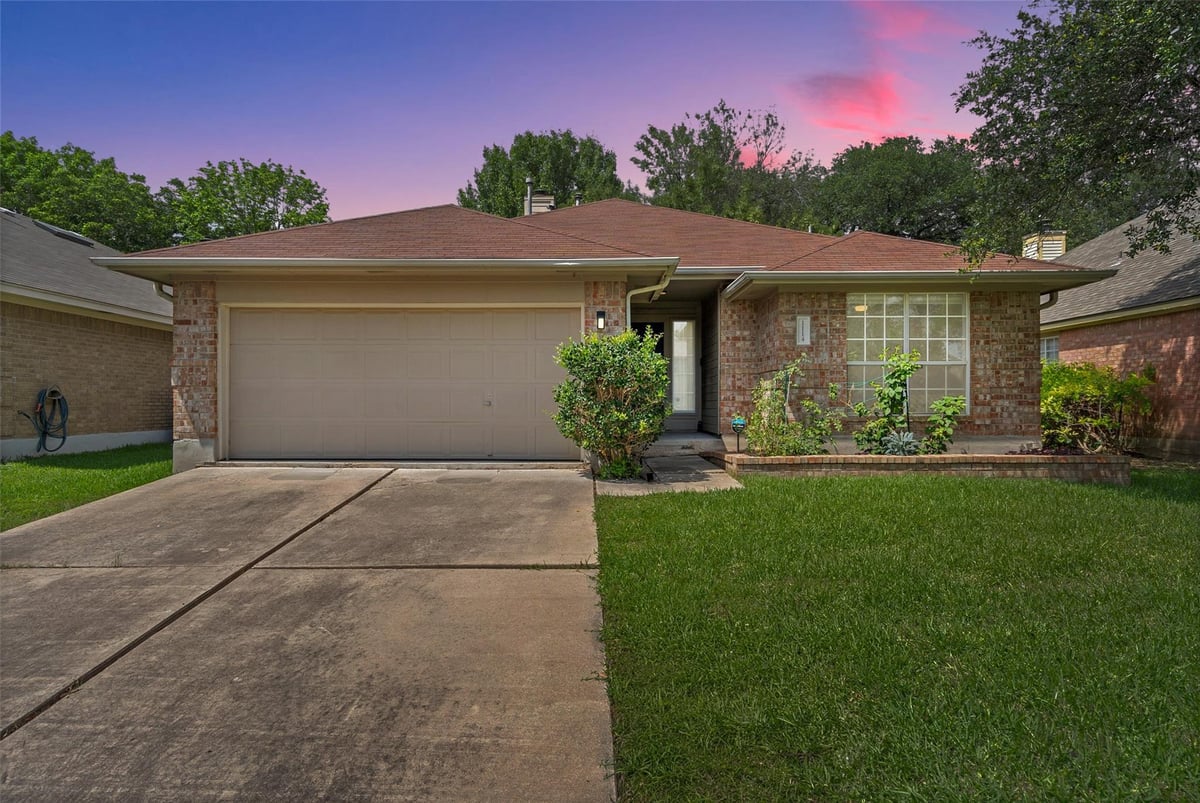 View 1114 Briargate DR in Harris Ridge Ph 01 Sec 02 1114 Briargate DR - front exterior - Luxury home in Harris Ridge Ph 01 Sec 02, Austin, TX