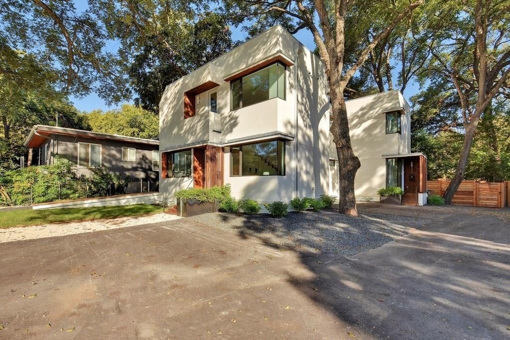 View 1114 Mariposa DR Unit #A in Struhall Lillian P 1114 Mariposa DR Unit #A - property photo 1 - Luxury home in Struhall Lillian P, Austin, TX