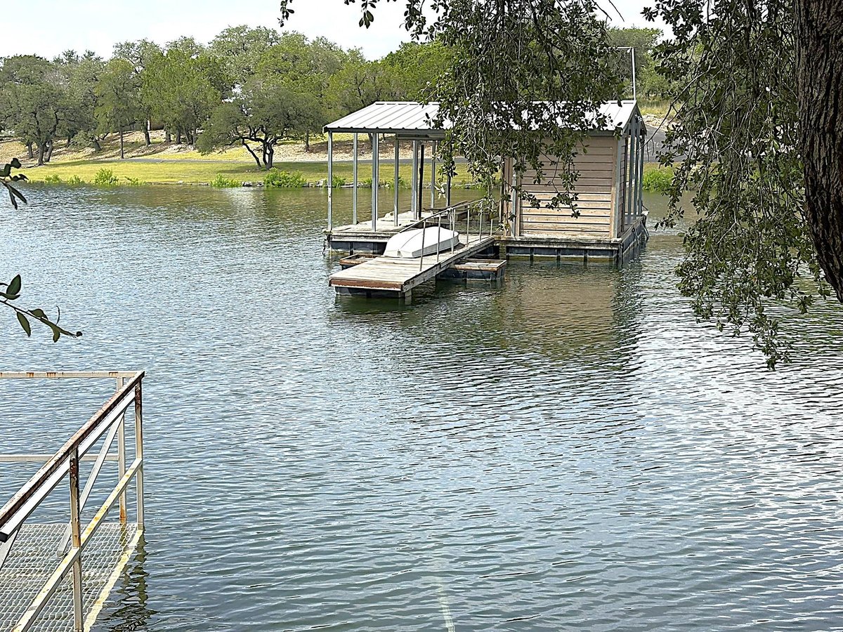 View 1115 Edgewater DR in Edgewater Beach Sec 01 1115 Edgewater DR - front exterior - Luxury home in Edgewater Beach Sec 01, Spicewood, TX