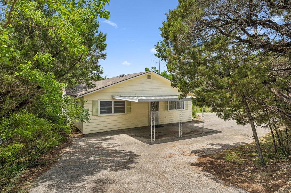 Primary bedroom at 1115 Edgewater Dr - 5 bed 2 bath home