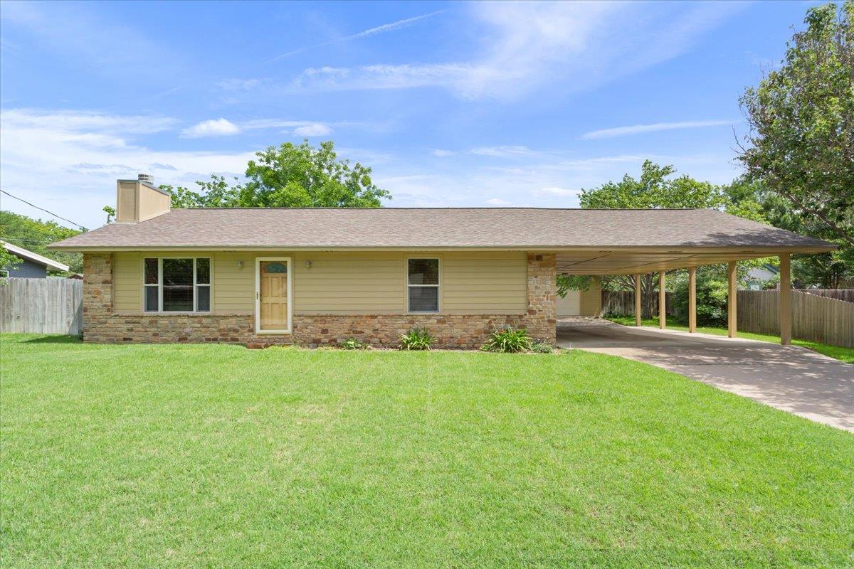 View 1115 Hackberry Dr in Pecan Valley 1115 Hackberry Dr - property photo 1 - Luxury home in Pecan Valley, Marble Falls, TX
