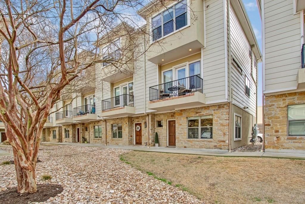 View 1115 Kinney Ave Unit #17 in Ivy On Kinney Condo Amd 1115 Kinney Ave Unit #17 - front exterior - Luxury home in Ivy On Kinney Condo Amd, Austin, TX
