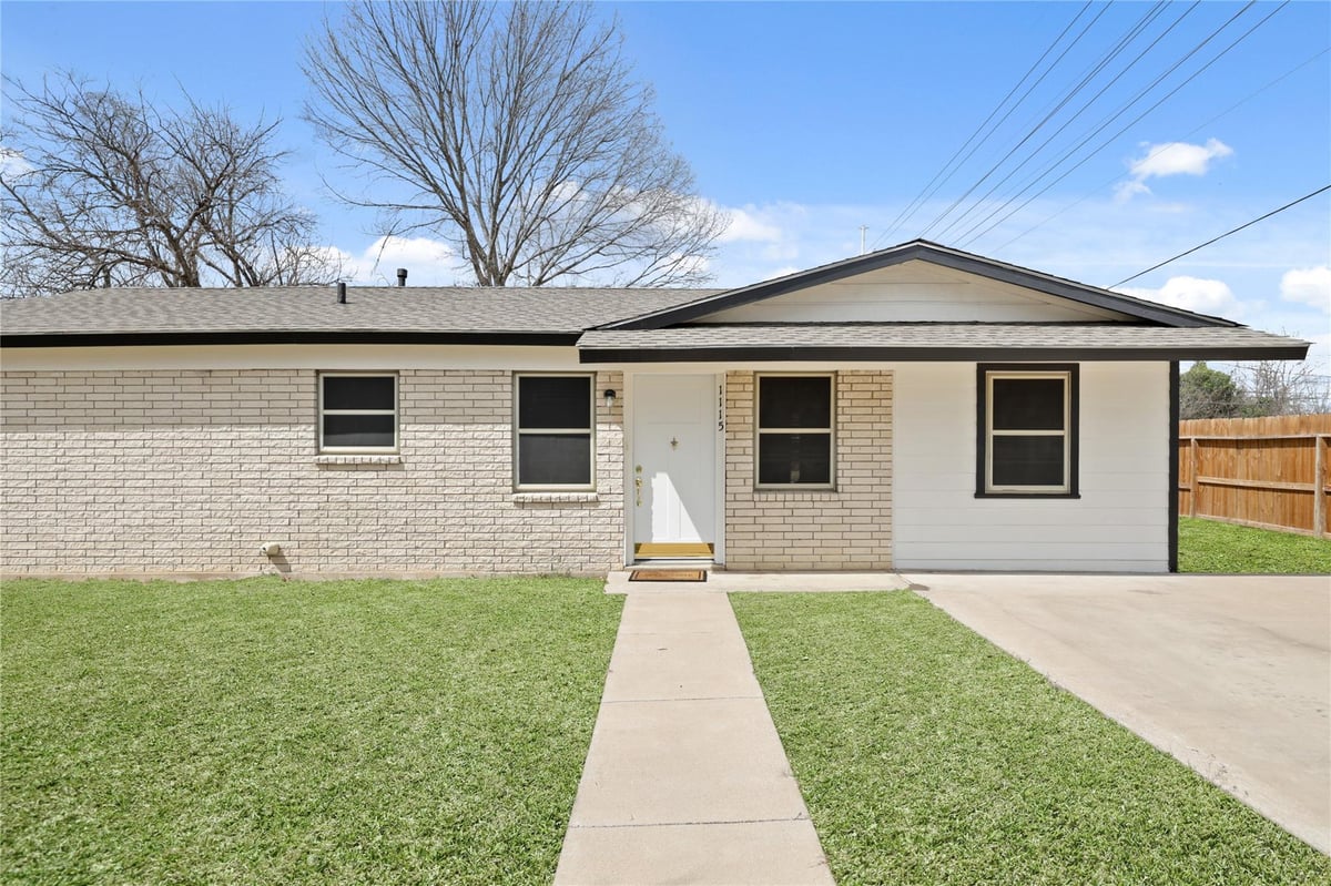 Primary bedroom at 1115 Sycamore St - 3 bed 1 bath home