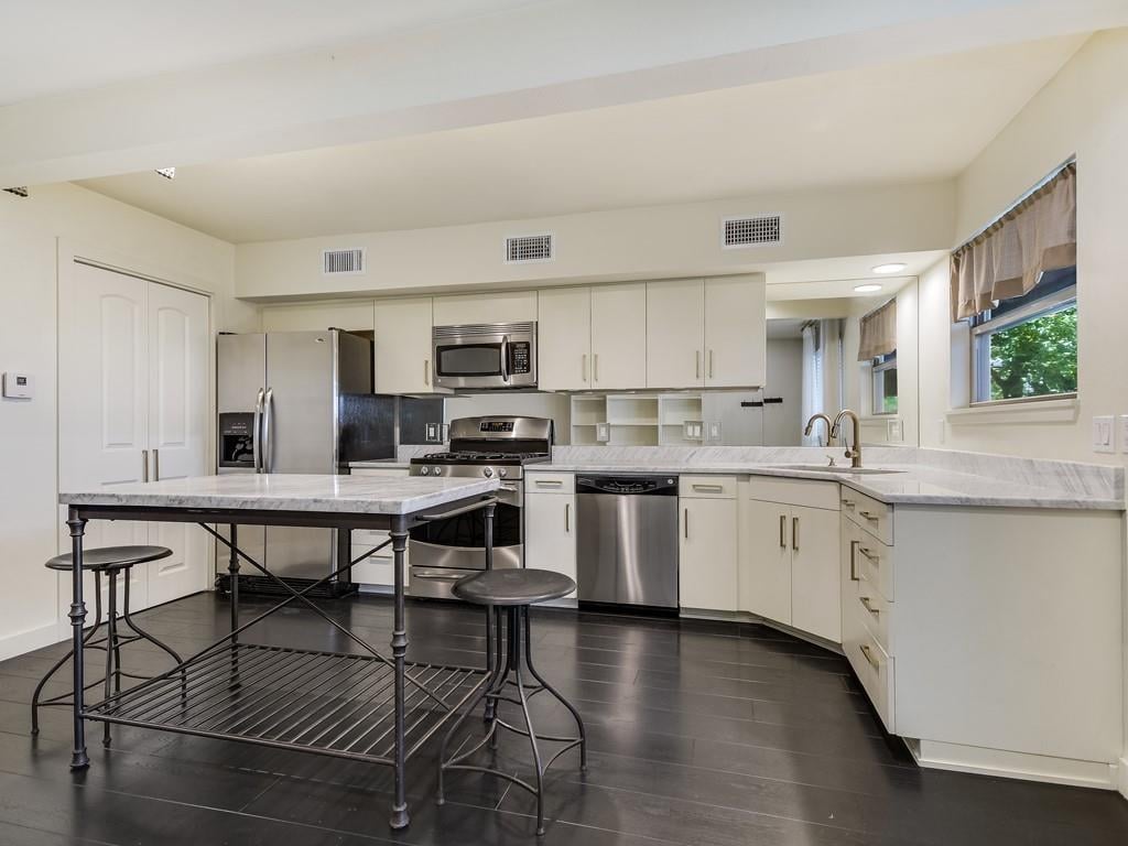View 1115 W 10th ST Unit #208 in West 10 Street Condo Amd 1115 W 10th ST Unit #208 - property photo 1 - Luxury home in West 10 Street Condo Amd, Austin, TX