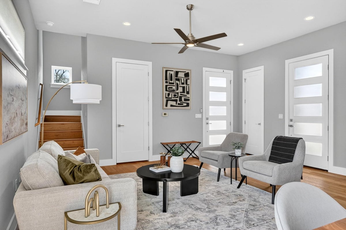 Living area at 1116 Stobaugh St Unit #A - 4 bed 2 bath home