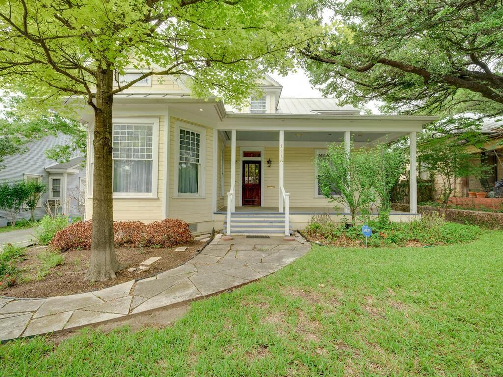 View 1116 W 10th ST in Silliman 1116 W 10th ST - property photo 1 - Luxury home in Silliman, Austin, TX