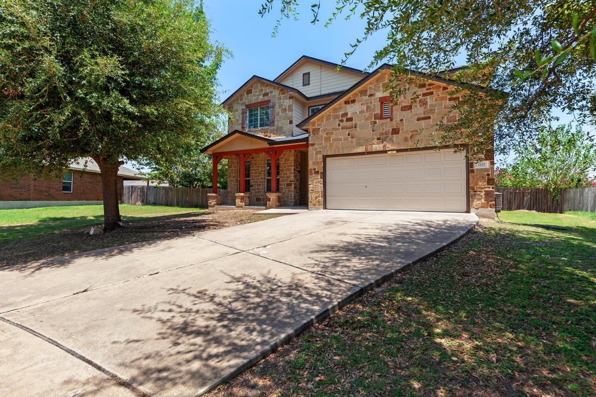 View 1117 Cockrill CT in Hutto Highlands Sec 01 Ph A 1117 Cockrill CT - front exterior - Luxury home in Hutto Highlands Sec 01 Ph A, Hutto, TX