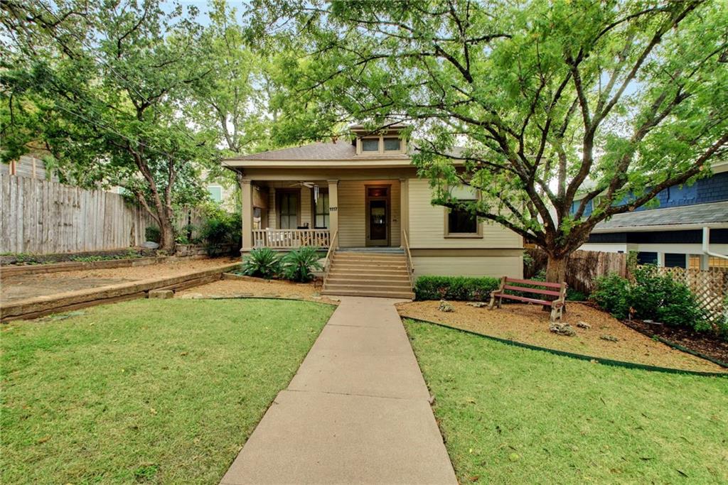 View 1117 W 9th ST in Raymond 1117 W 9th ST - property photo 1 - Luxury home in Raymond, Austin, TX
