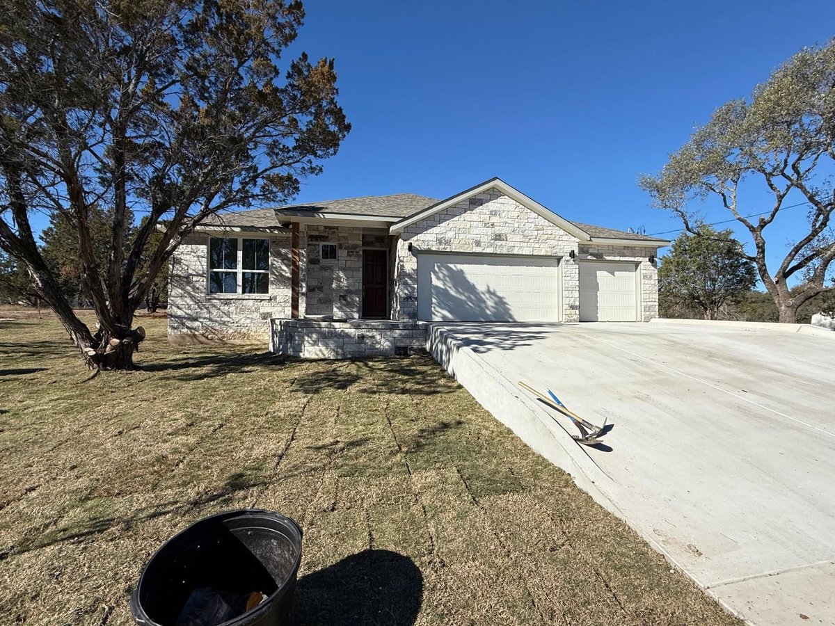 112 Broken Bow St - front exterior - Luxury home in Horseshoe Bay South, Horseshoe Bay, TX