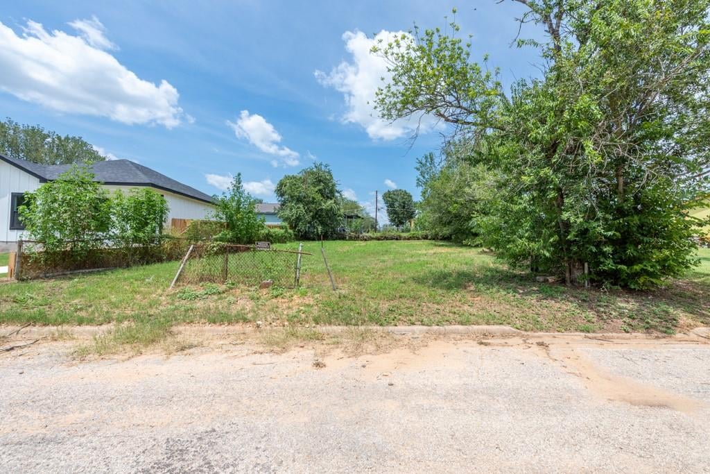 View 112 Field ST in Reed Second 112 Field ST - property photo 1 - Luxury lot in Reed Second, Luling, TX