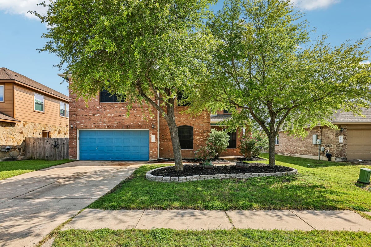 View 112 Floating Leaf DR in Creek Bend Sec 04 112 Floating Leaf DR - front exterior - Luxury home in Creek Bend Sec 04, Hutto, TX