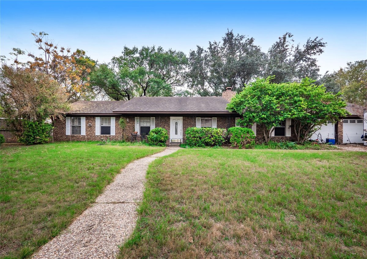 View 112 Hasler St in Blakey, Nancy 112 Hasler St - front exterior - Luxury home in Blakey, Nancy, Bastrop, TX