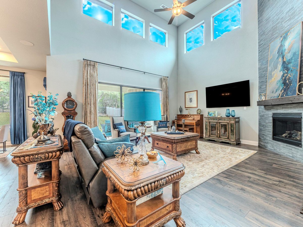 Living area at 112 HOLLYTREE Ct - 4 bed 4 bath home