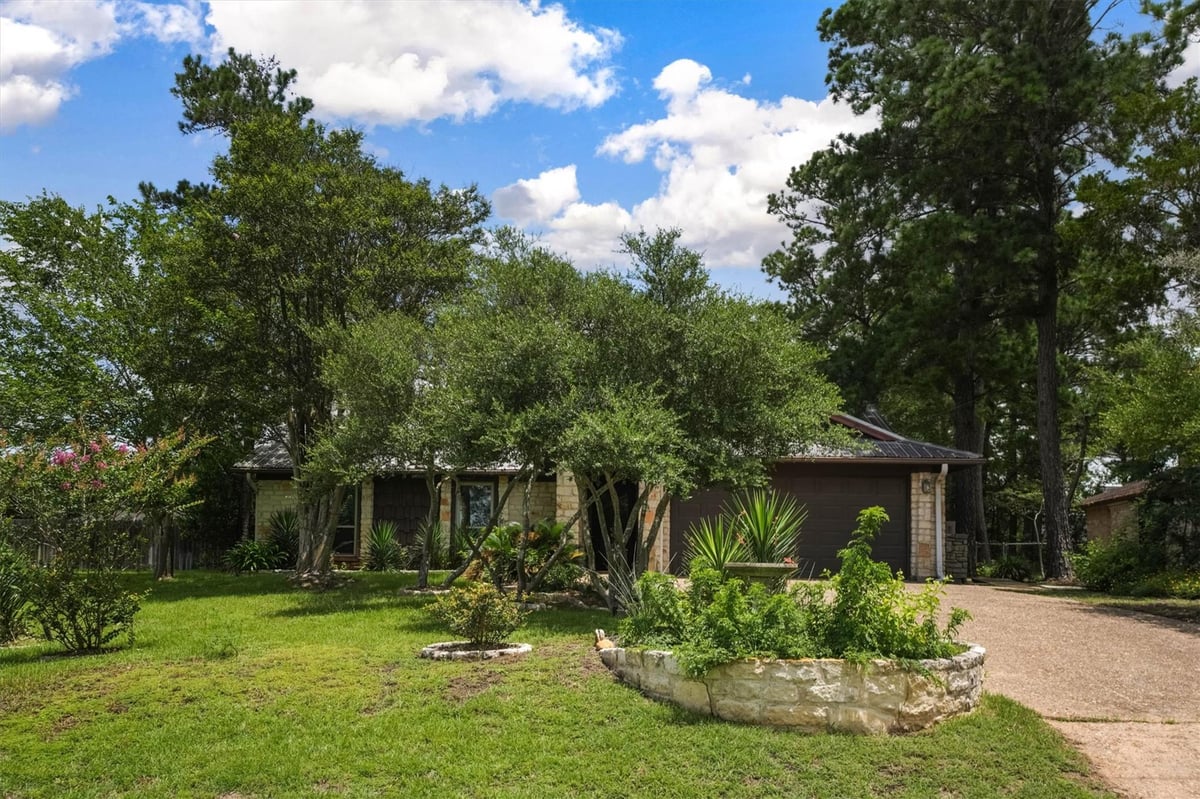 View 112 Mahalua LN in Tahitian Village, 112 Mahalua LN - front exterior - Luxury home in Tahitian Village,, Bastrop, TX