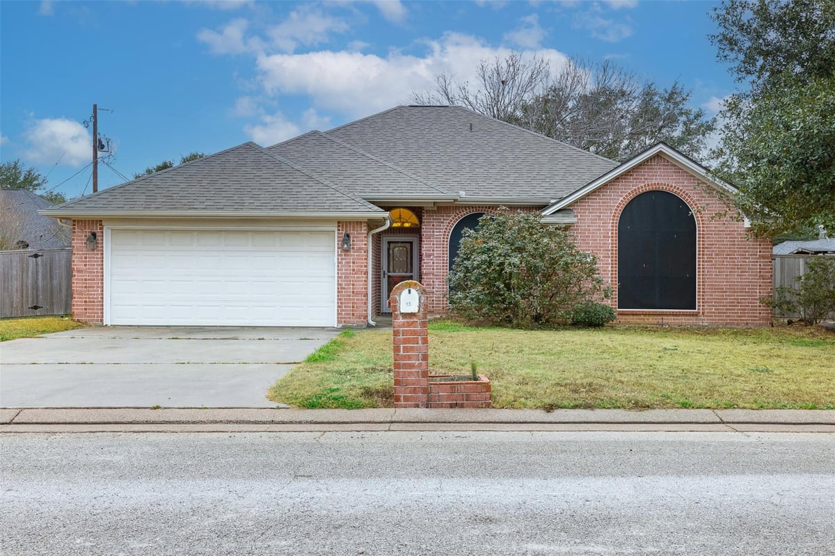 View 112 Ruby St in S1557 - Edna Hill 112 Ruby St - front exterior - Luxury home in S1557 - Edna Hill, Caldwell, TX
