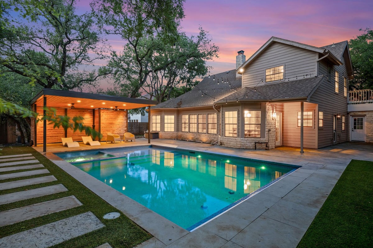 112 Tellus St - front exterior - Luxury home in Lakeway Sec 24, Lakeway, TX