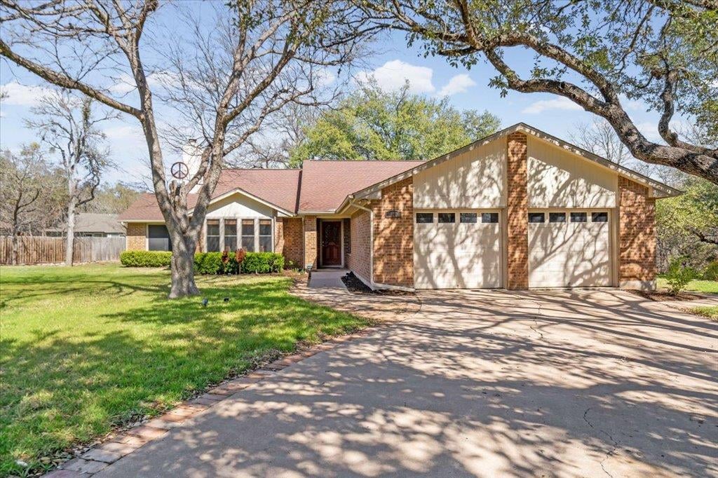 View 11207 Uvalde CV in Shady Hollow Sec 03-A Ph 01 11207 Uvalde CV - front exterior - Luxury home in Shady Hollow Sec 03-A Ph 01, Austin, TX