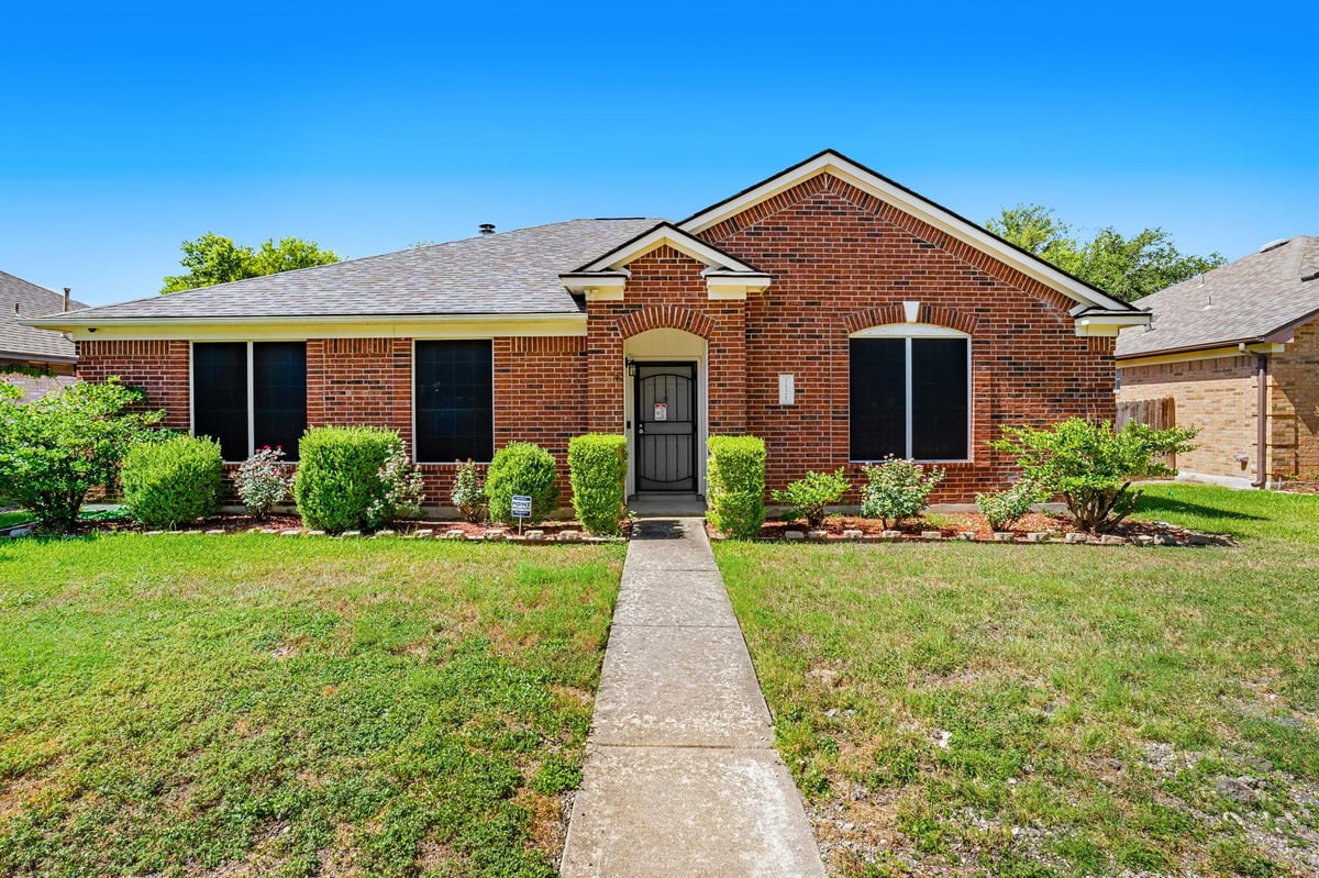 View 1121 Black Locust DR in Windermere 1121 Black Locust DR - front exterior - Luxury home in Windermere, Pflugerville, TX