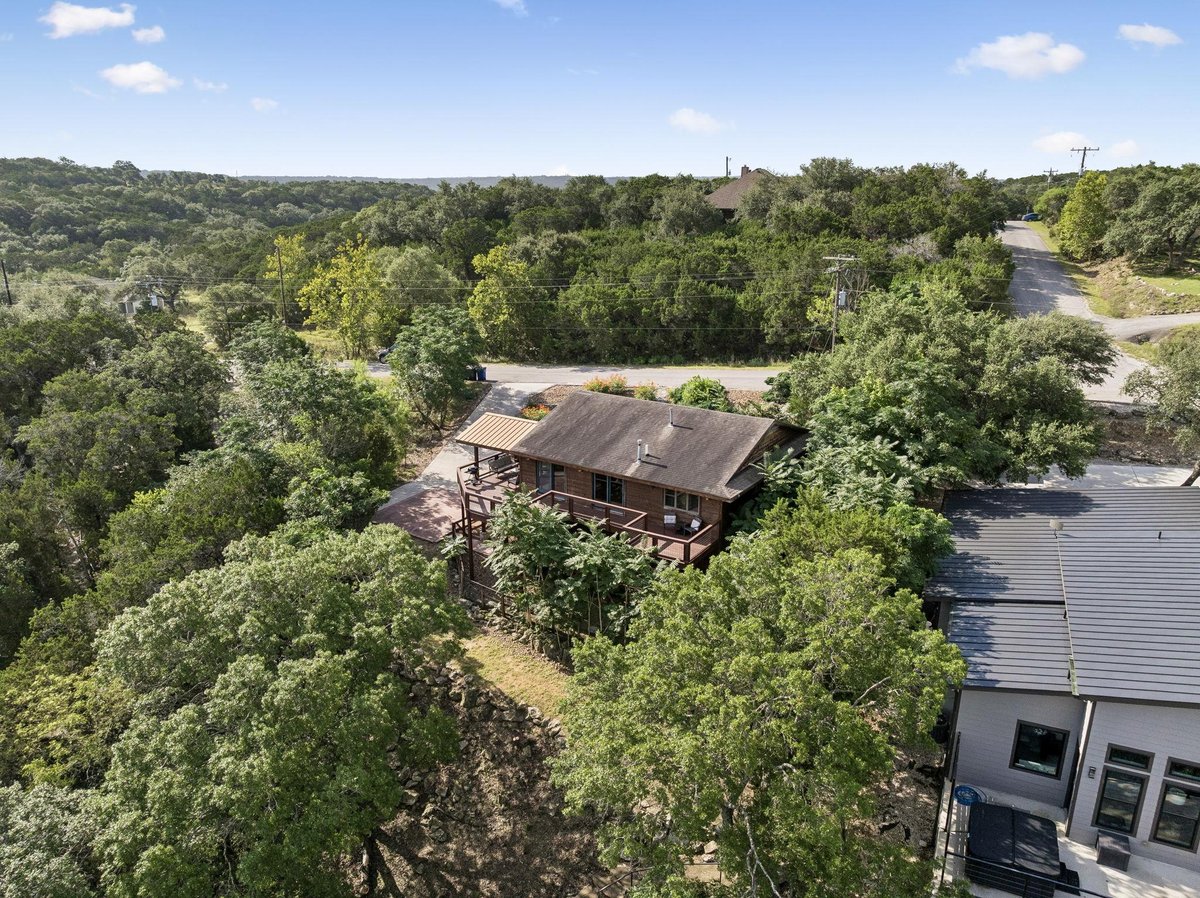 View 1121 Bradstreet in Bradcliff On The River 1121 Bradstreet - front exterior - Luxury home in Bradcliff On The River, Canyon Lake, TX