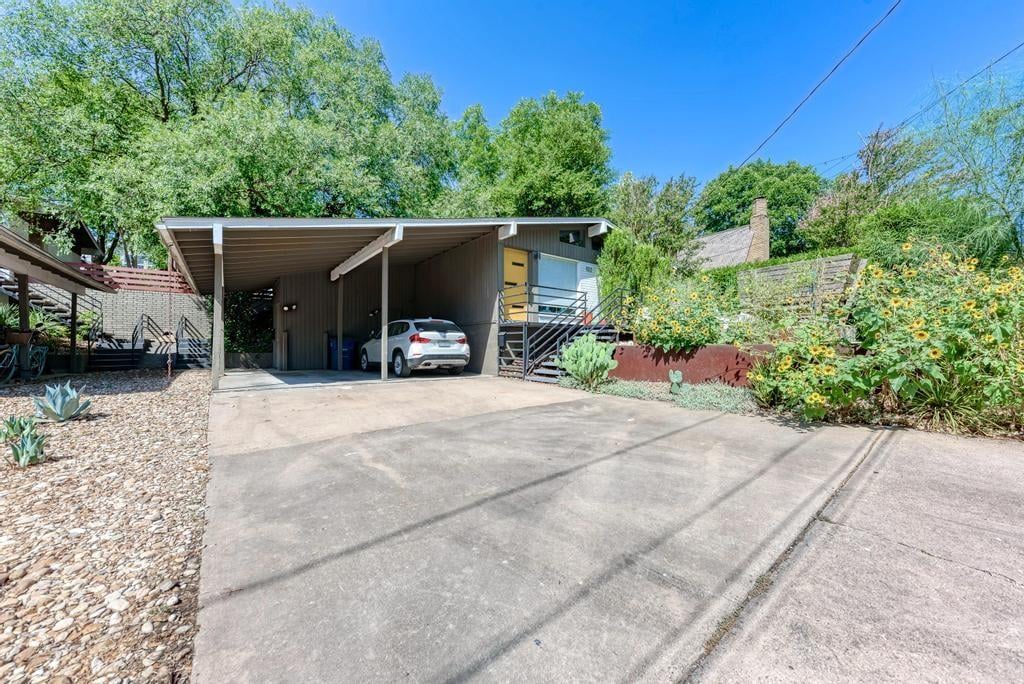 View 1122 Gillespie PL Unit #B in Kenwood Place 1122 Gillespie PL Unit #B - front exterior - Luxury home in Kenwood Place, Austin, TX