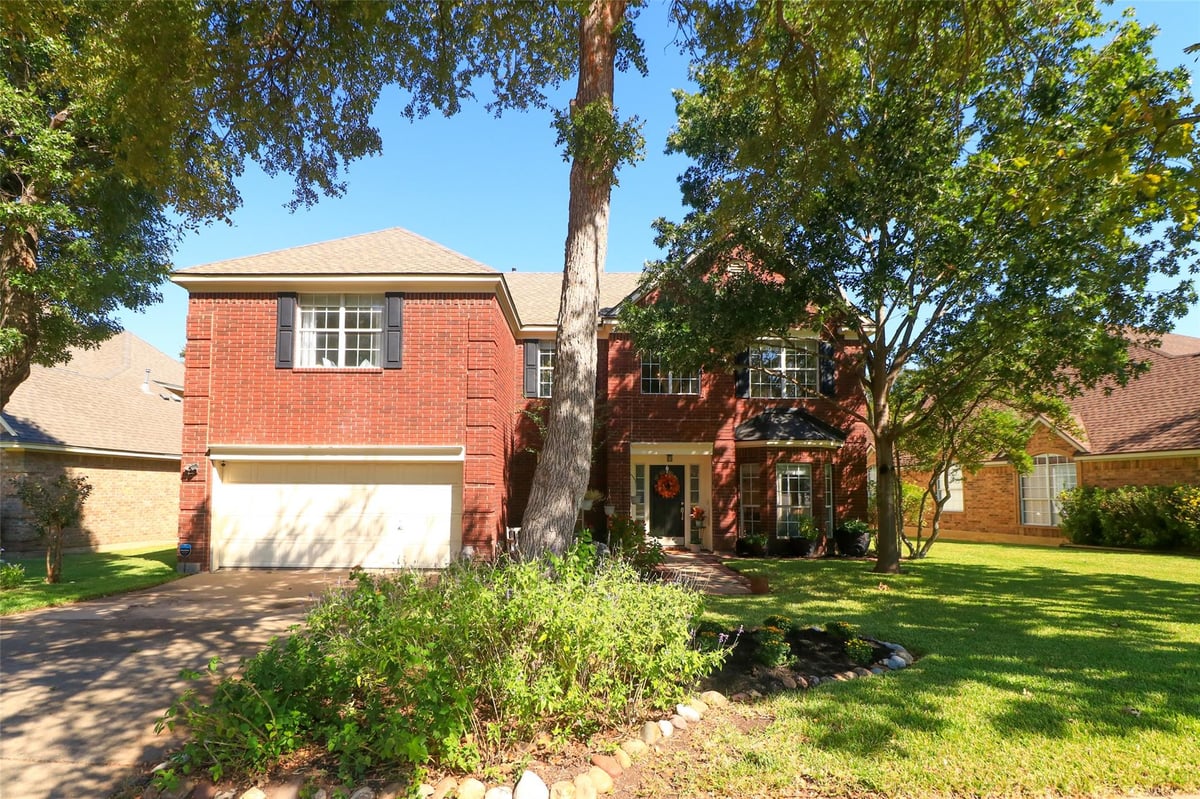 View 1122 Oaklands Dr in Oakcreek Sec 01 1122 Oaklands Dr - property photo 1 - Luxury home in Oakcreek Sec 01, Round Rock, TX